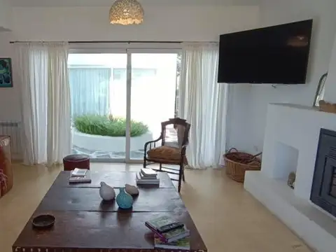 Casa 6 ambientes con 4 baños