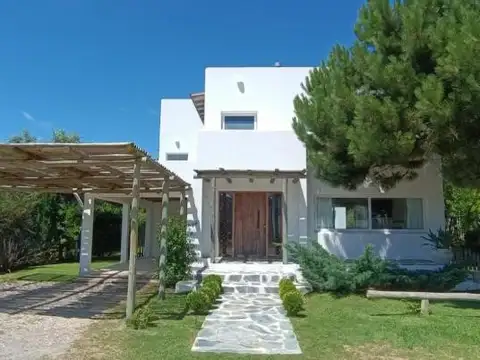 Casa en venta - 4 Dormitorios 4 Baños - Pinamar