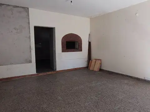 Casa 4 ambientes con 2 baños