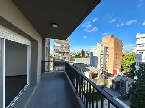 VENTA MONOAMBIENTE AMPLIO CON BALCÓN