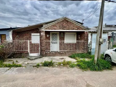 Venta casa de 2 dormitorios en zona céntrica Pando