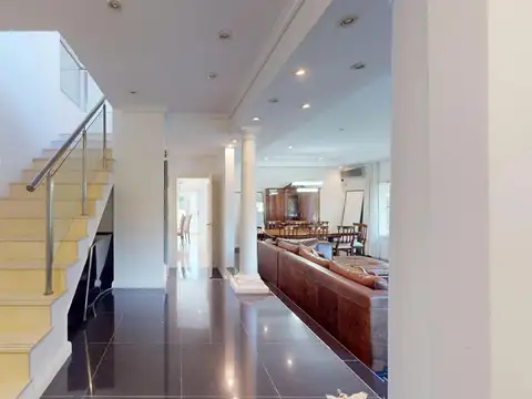 Casa en Venta con 5 cocheras