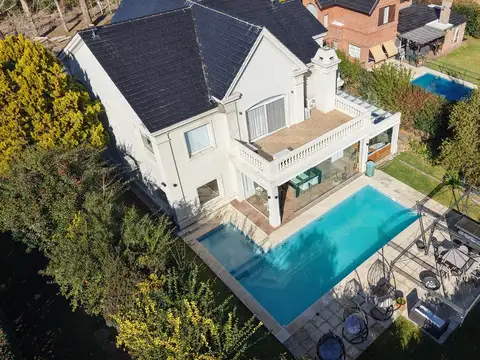 Casa en Venta en Solar Del Bosque, USD 370.000