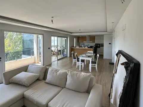 Departamento de 4 ambientes con cochera y baulera en Villa Sarmiento