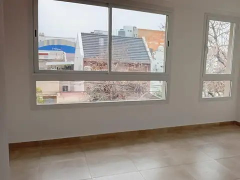 Espectacular PH en Dúplex al Frente – Terraza Privada, Suite con Vestidor y Mucha Luz!!!