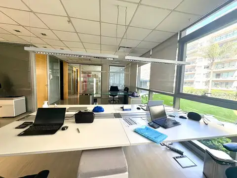 Oficina en Alquiler con 2 cocheras