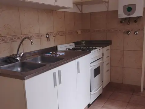 Semipiso Contra Frente - 2 Dormitorios / 1 Baños || Italia Nro. 1570