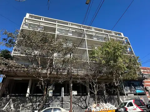 Venta de local en Monte Castro 