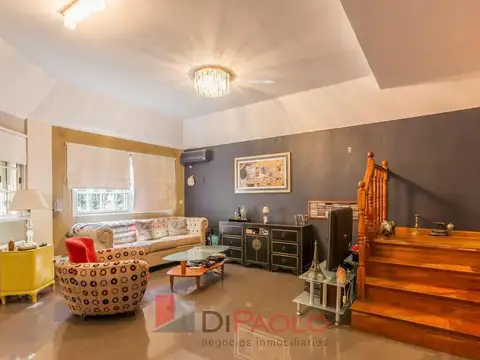 Venta casa duplex 4 ambientes en Villa Bosch, con cochera y quincho
