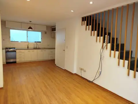 Depto Tipo Casa en Alquiler 28 años