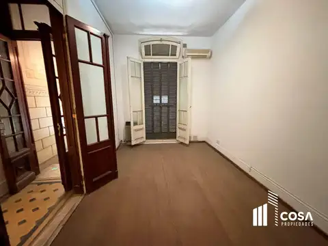 Casa 6 ambientes con 2 baños