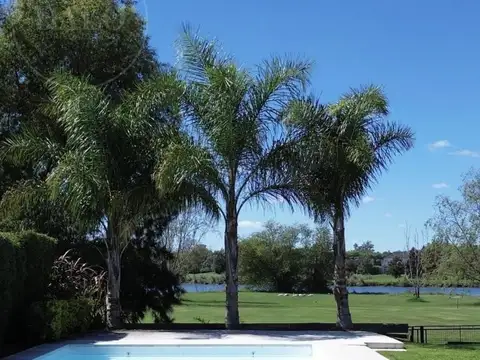 Casa en San Isidro Labrador al Golf y Lago