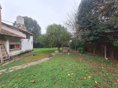 VENTA CASA SOBRE 2 LOTES CON PILETA - F ALVAREZ