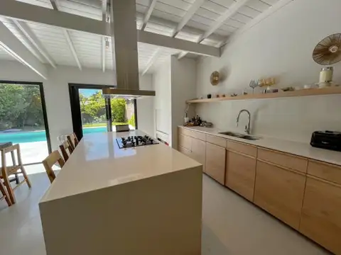 Casa 4 ambientes con 3 baños
