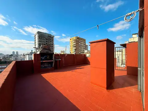 Venta de departamento 4 ambientes con terraza propia.