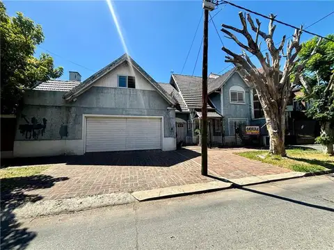 Casa en Venta con 3 cocheras