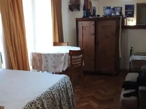 Juan Domingo Peron 1400, Piso 8