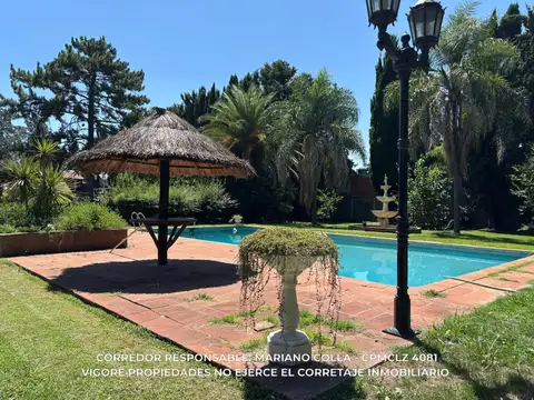 Casa 8 ambientes con 4 baños