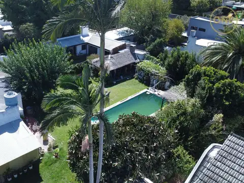 Casa en Venta con 2 cocheras