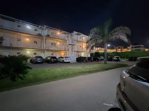 VENTA Y ALQUILER DEPARTAMENTO MONOAMBIENTE CON PATIO Y COCHERA - ALTOS DEL MOLINO PILAR