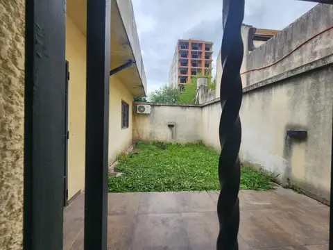 Departamento monoambiente con patio