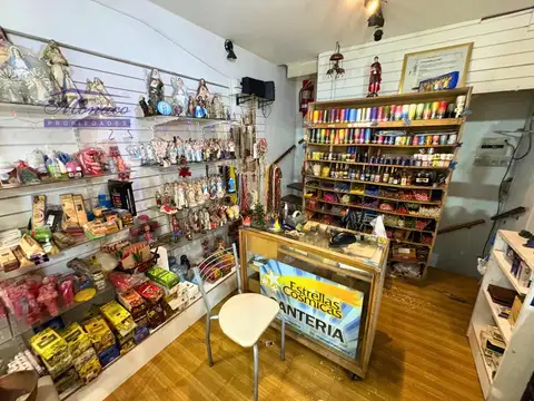 Local en galería- Con depósito y entre piso