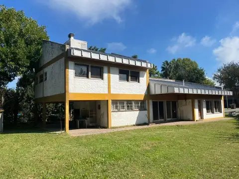 Casa 5 ambientes con 1 baño