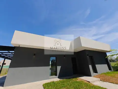 Casa con pileta en Santa Sofia