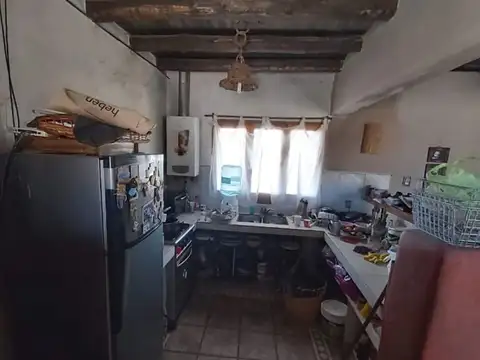 Casa 6 ambientes con 2 baños