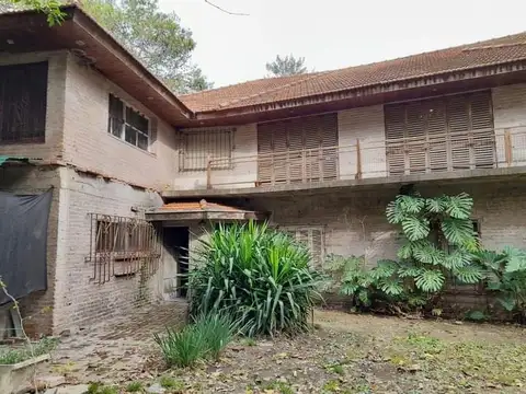 Casa 10 ambientes con 6 baños