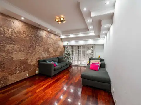 Depto Tipo Casa en Venta con 1 cocheras