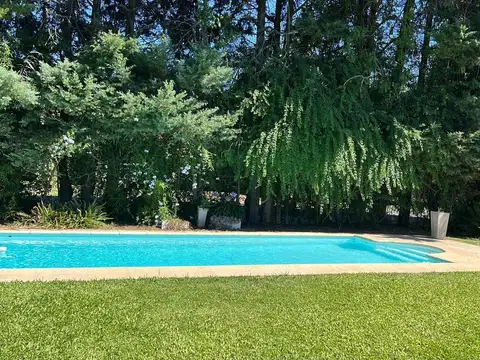 Casa en Venta con 3 cocheras