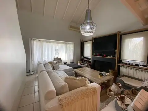 CASA EN VENTA PILAR
