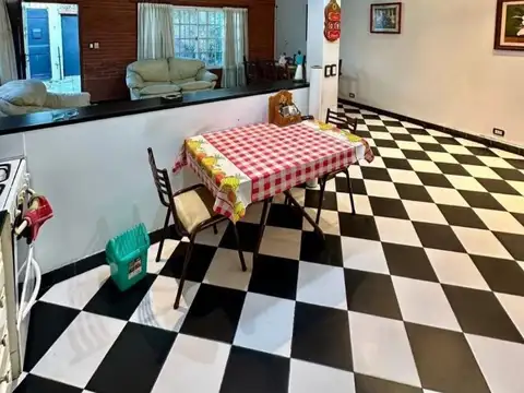 Casa 3 ambientes con 2 baños