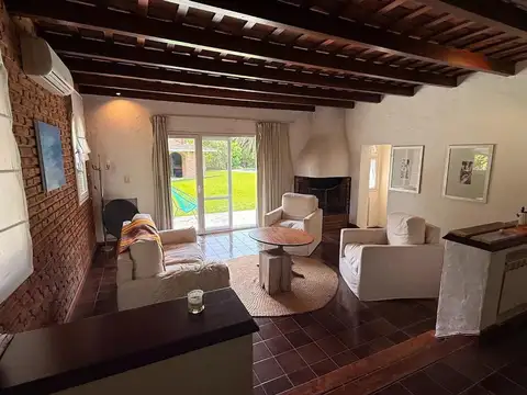 Casa 4 ambientes con 4 baños