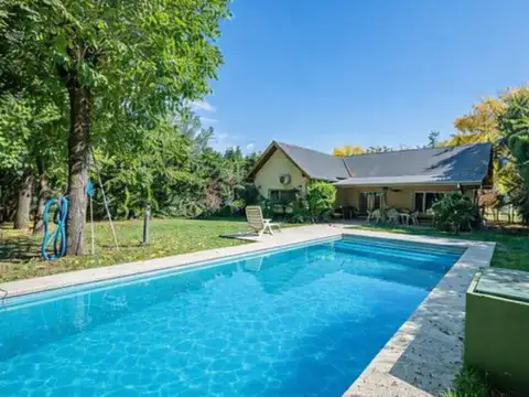 Venta Casa 4 amb Pileta  Barrio La Arboleda Garin