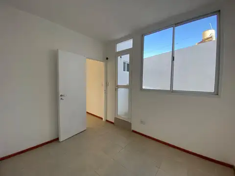 VENTA CASA DE PASILLO DOS DORMITORIOS ABASTO