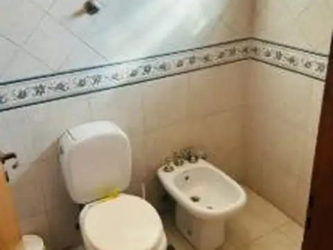 Casa 5 ambientes con 4 baños