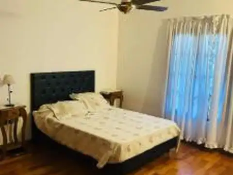 Casa en venta - 4 Dormitorios 4 Baños - Córdoba