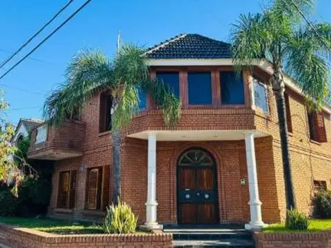 Casa en venta - 4 Dormitorios 4 Baños - Córdoba