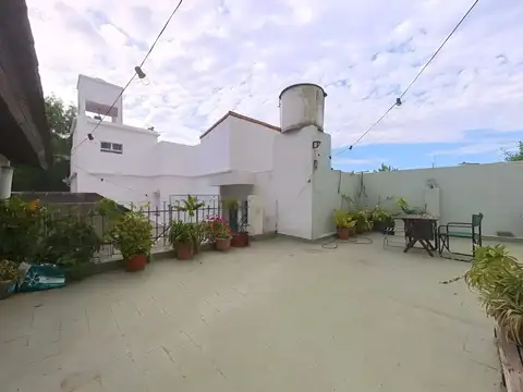 VENTA CASA 4 AMB TERRAZA COCHERA MONTE CASTR0