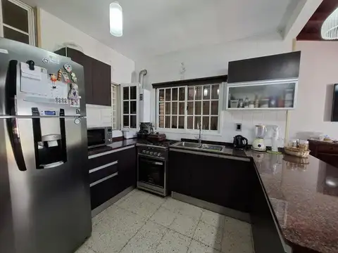 Casa 6 ambientes con 3 baños