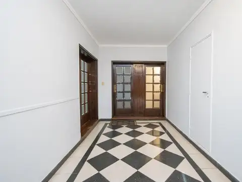 Casa 7 ambientes con 2 baños