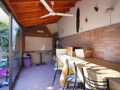 VENTA CASA 5 AMB COGHLAN COCHERA PATIO Y QUINCHO