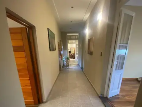 Hermosa casa 6 ambientes a la venta en Lanus!