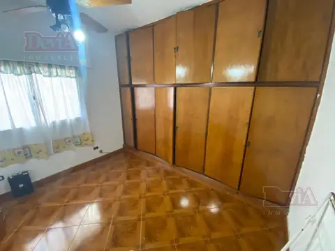 Casa en Alquiler con 1 cochera