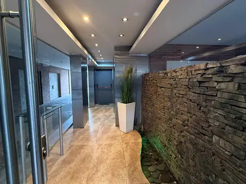 DEPARTAMENTO 2 AMB. SEMIPISO, EN CENTRO DE SAN MARTÍN