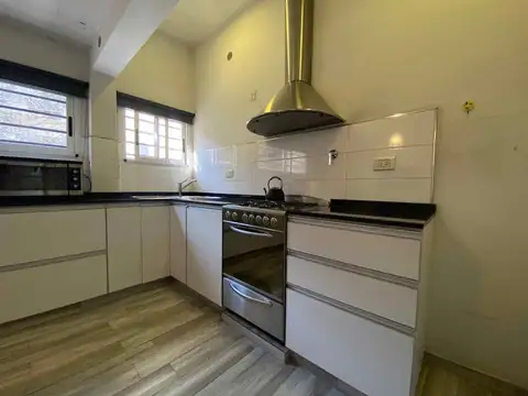 CASA DE 3 AMBIENTES CON JARDÍN, QUINCHO Y TERRAZA