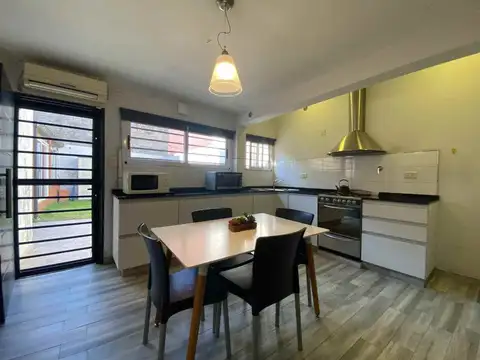 CASA DE 3 AMBIENTES CON JARDÍN, QUINCHO Y TERRAZA