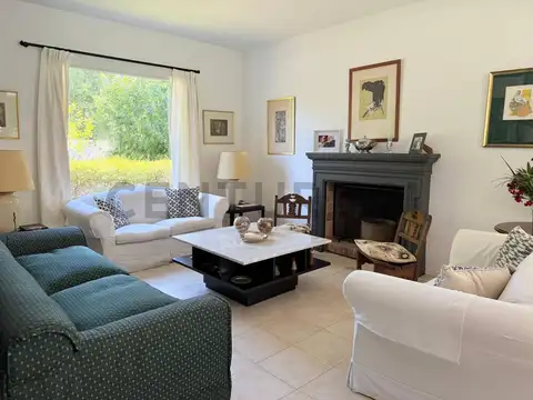 Casa en Venta con 3 cocheras